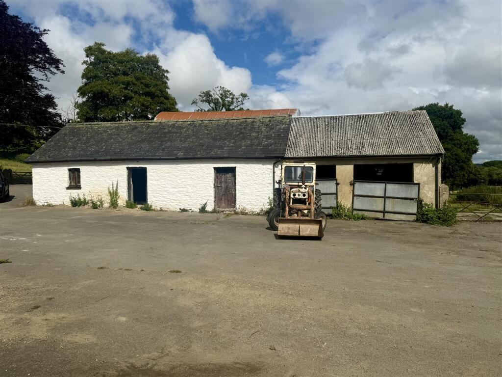 TWO ADJOINING LOOSE BOXES