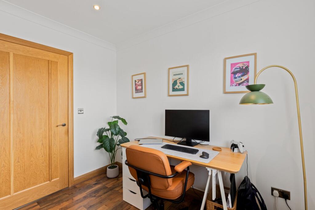Bedroom/Office