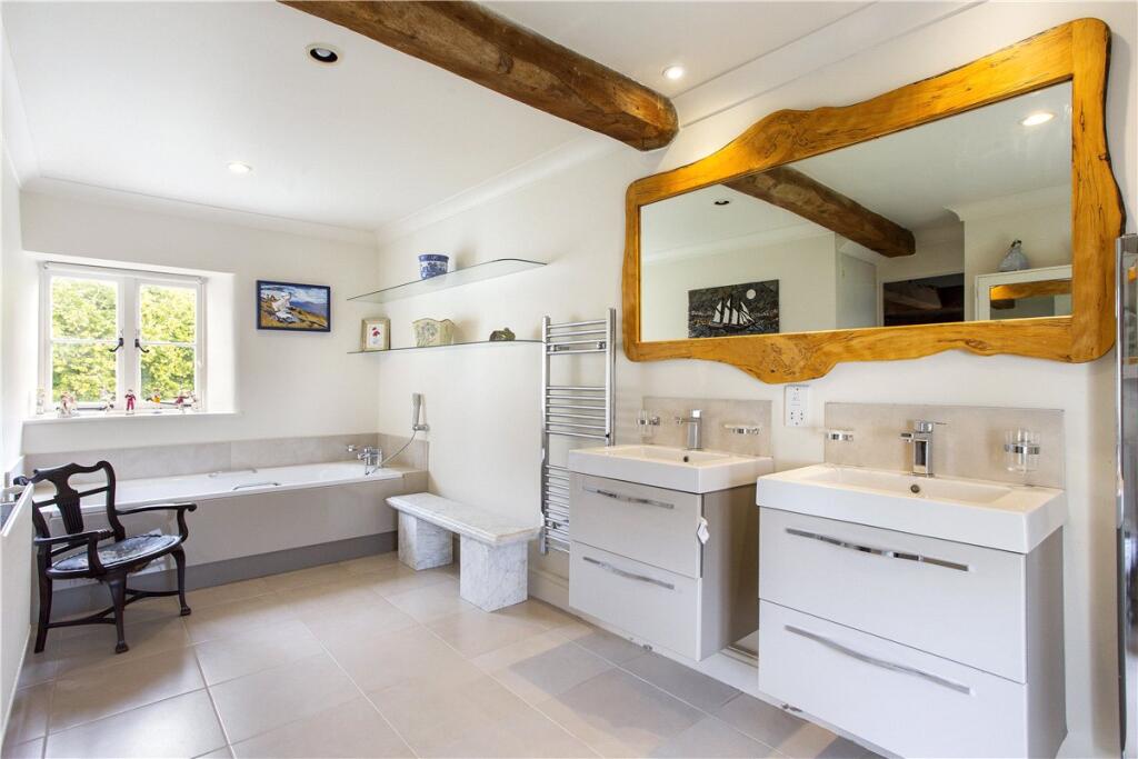 Main Ensuite
