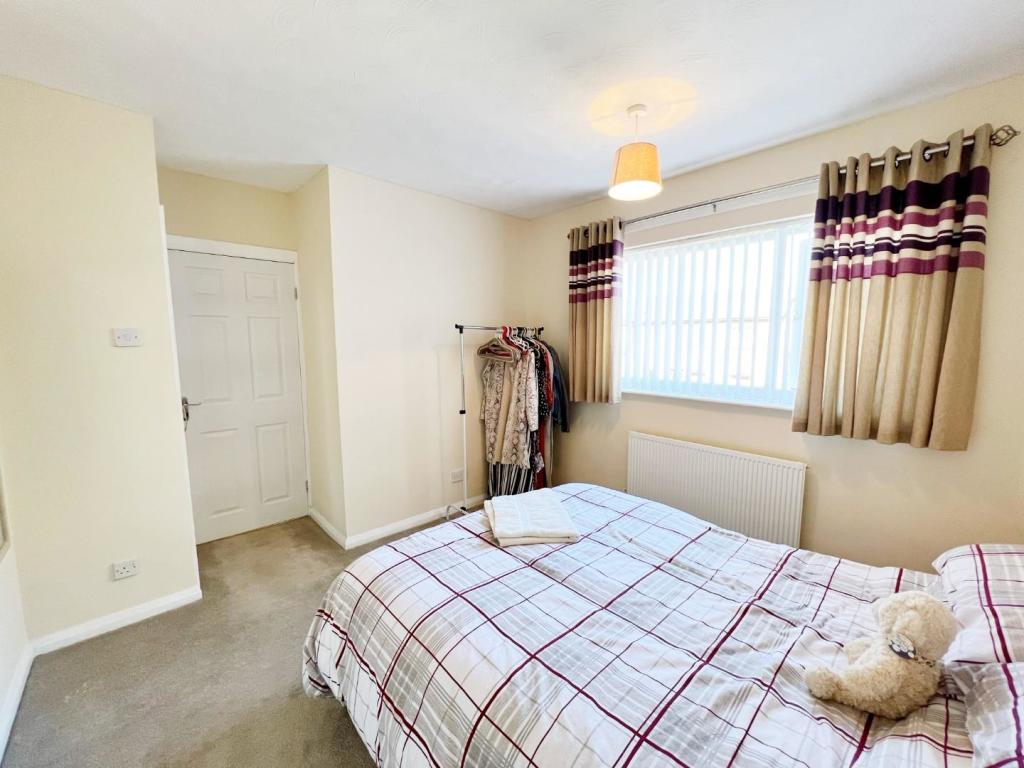 Bedroom 2 pic 2.jpg