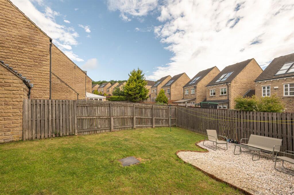 29 - 18 Long Hill Road HD2 1PJ.jpg