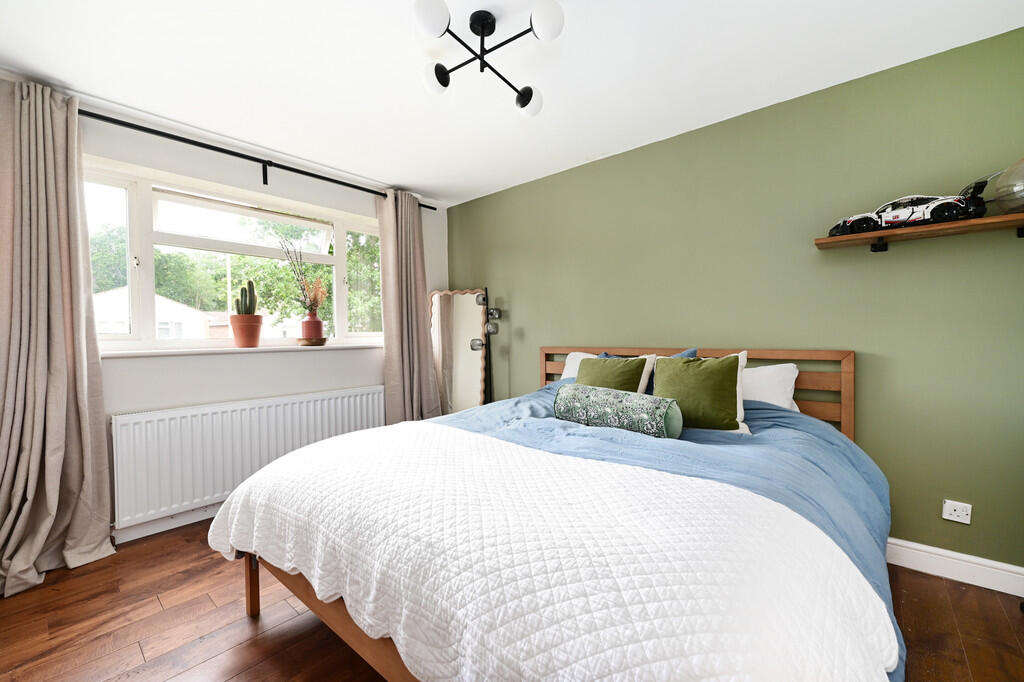 19 Globe Farm Lan...