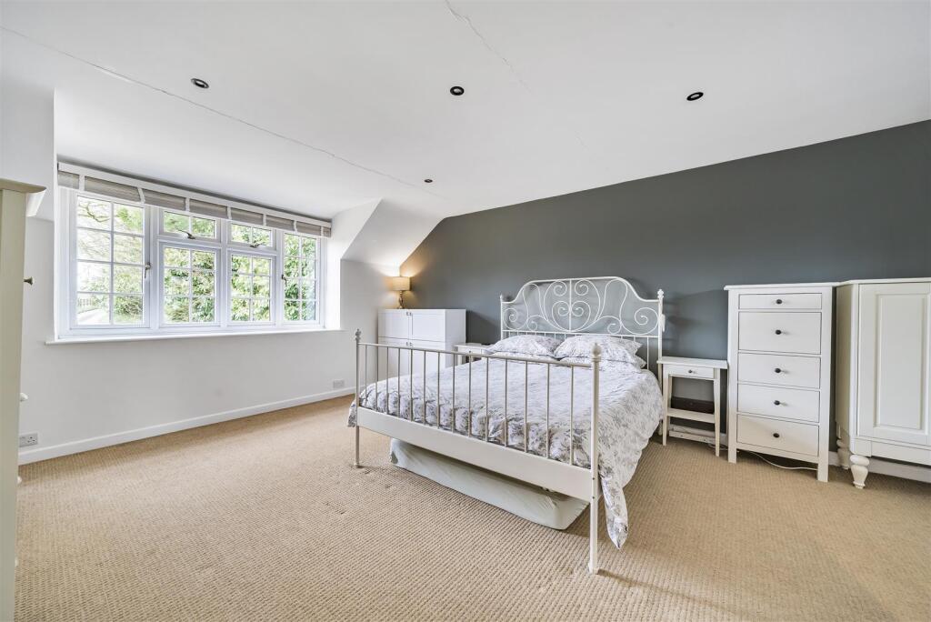 Parkside Bed 1.jpg