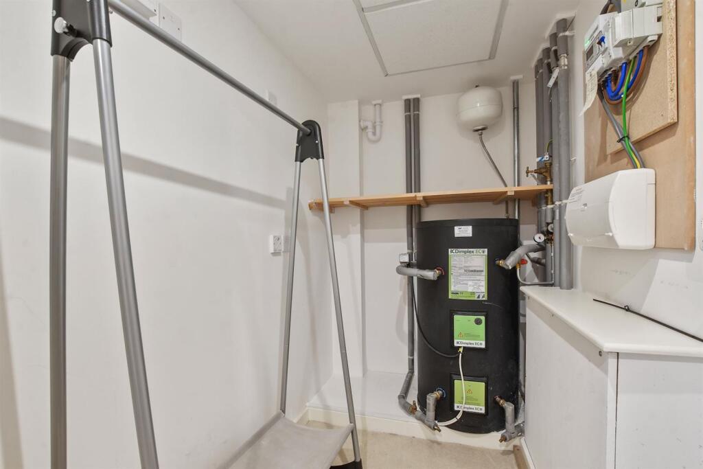 15-6b44GCMCS - 15 Springhill House - Utility - Ori