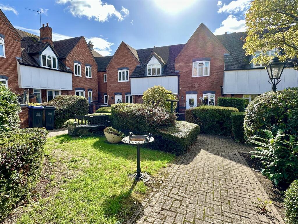 Chestnut Court-approach