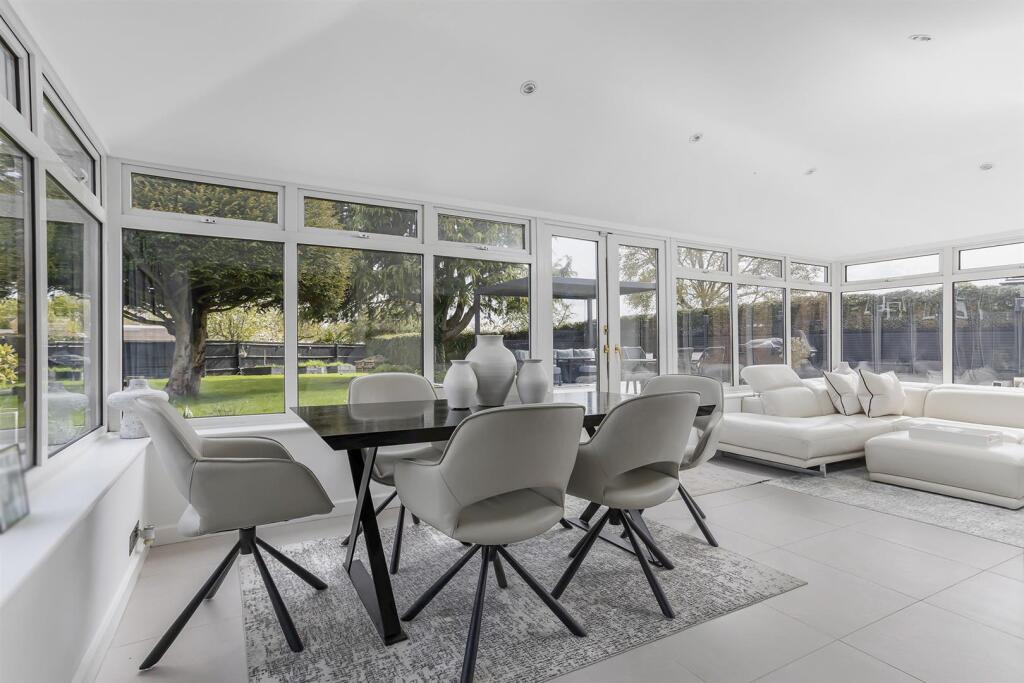 Mayfields, 1 Manor Close