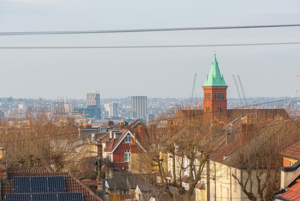 0R5RKE - Bedroom View A.jpg