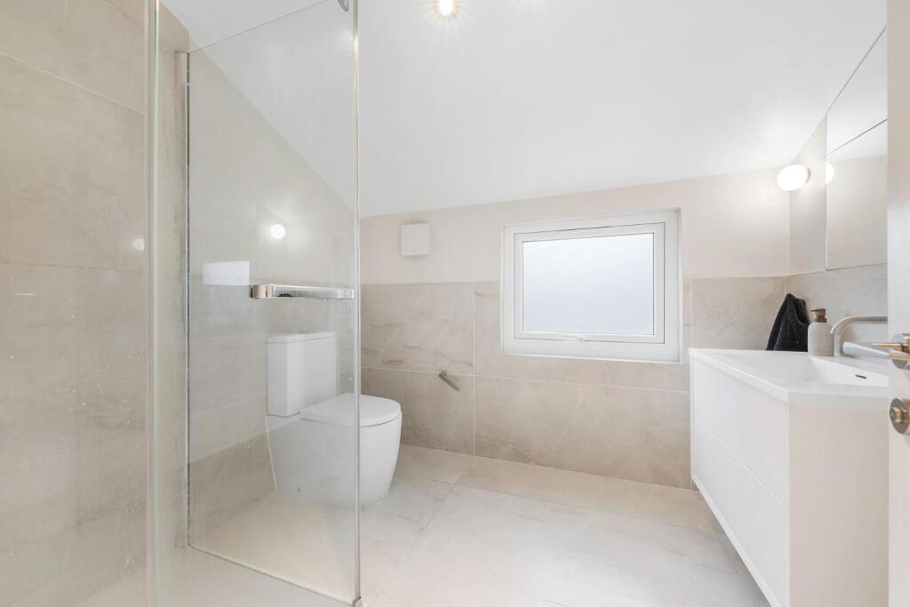 Bathroom Two (1).JPG