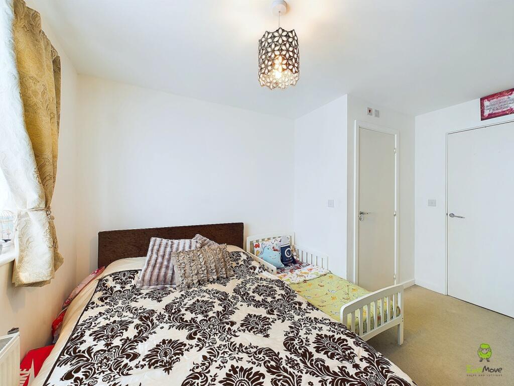 CAM03418G0-PR0113-STILL006