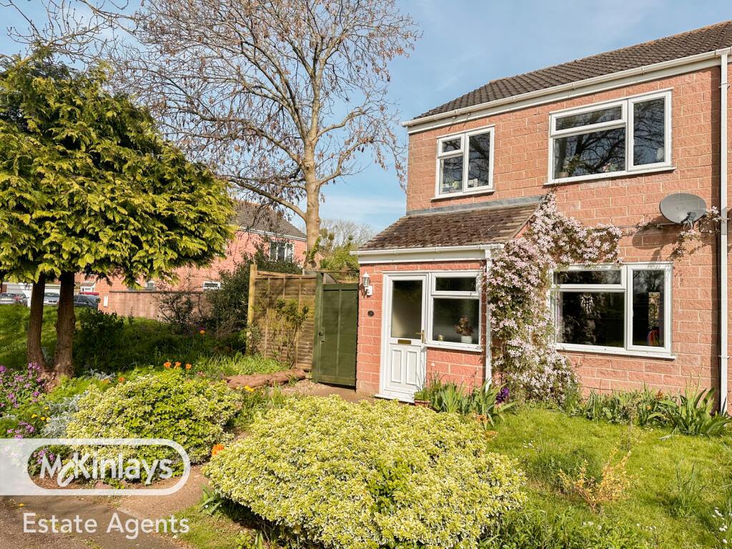 3 Bedroom Semi Detached with garden office for Sa