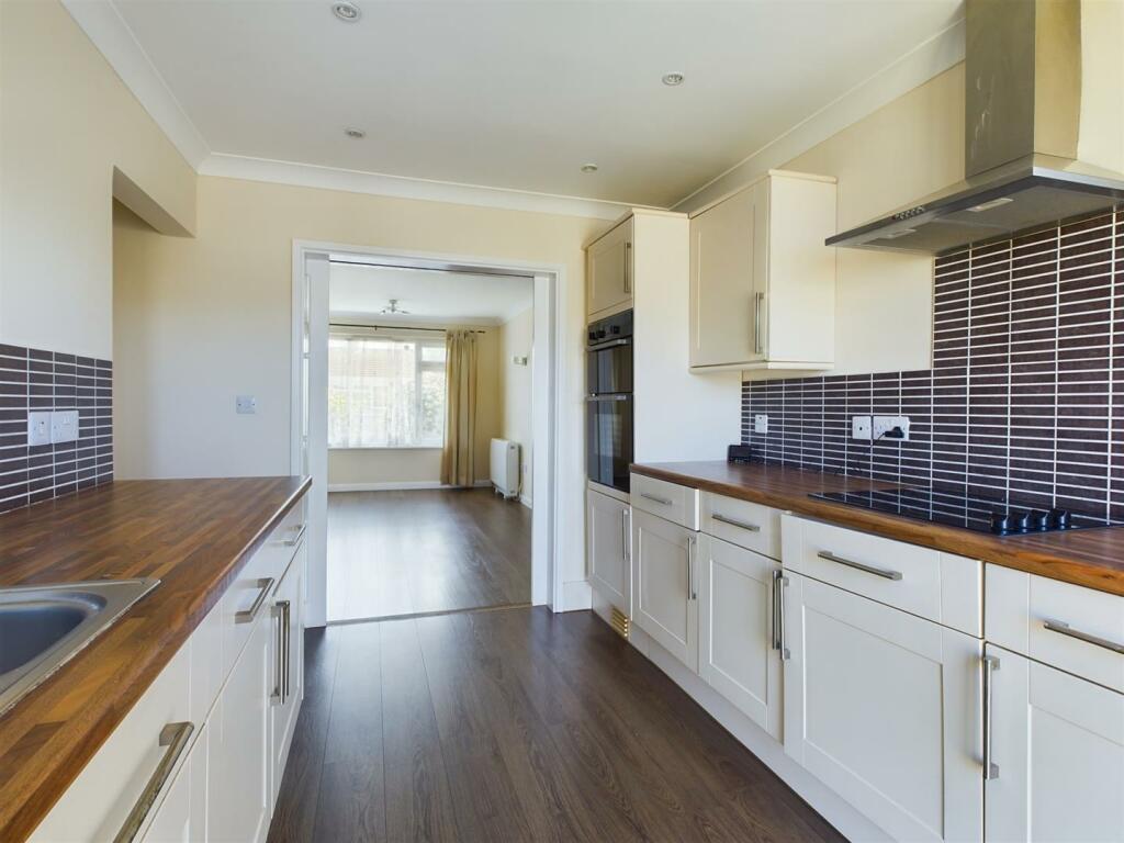 Kitchen to lounge