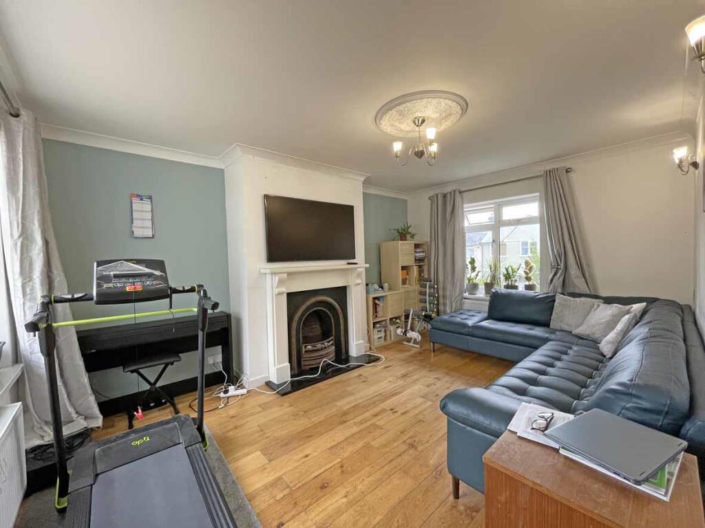 Mount Gould Avenue 13 Lounge Front...jpg