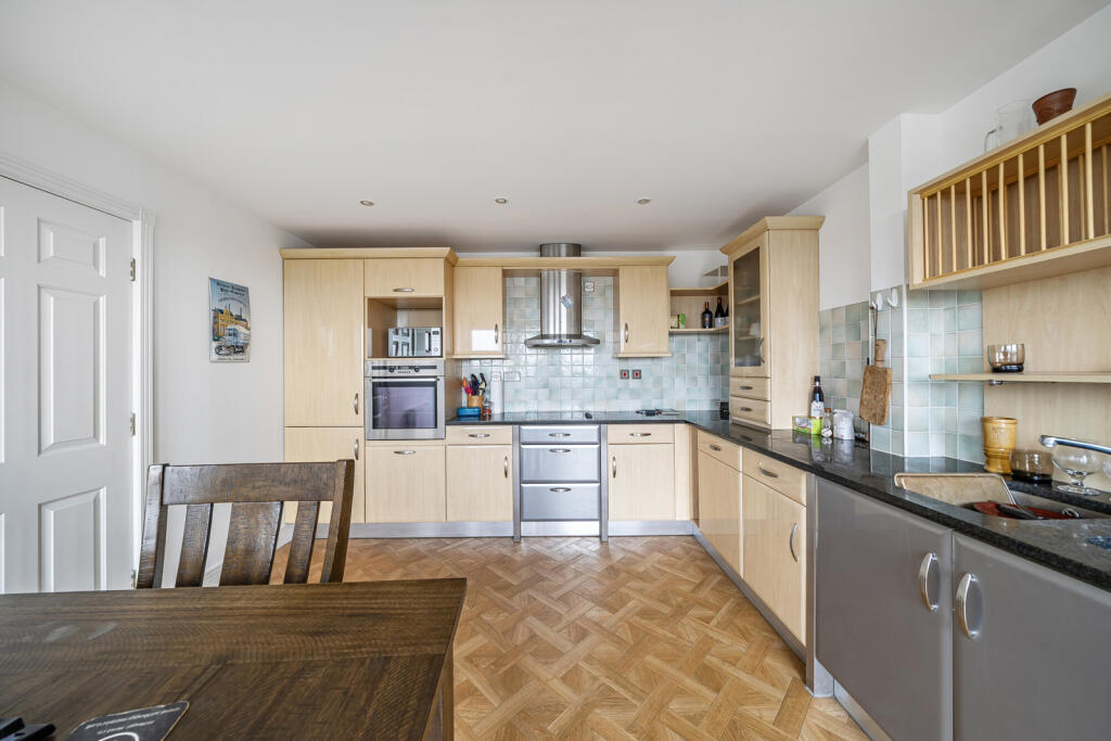 1304575-18-6846e9...