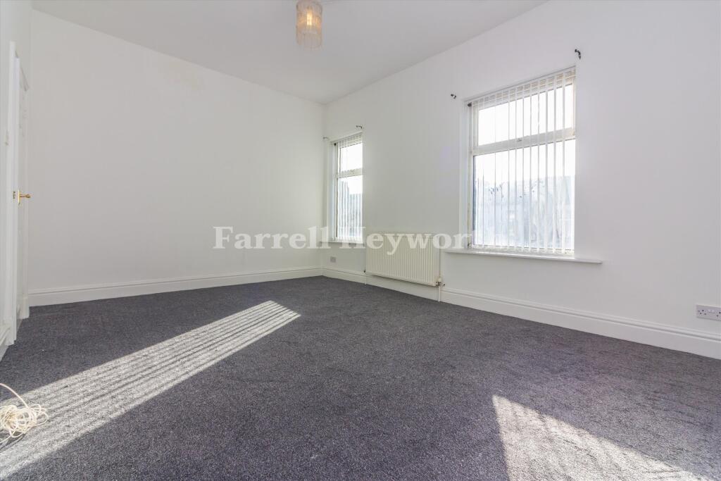 Bedroom 1 image 2