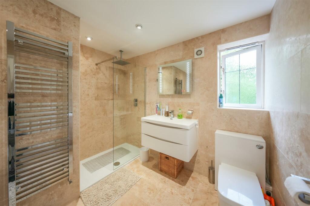 SHOWER ROOM