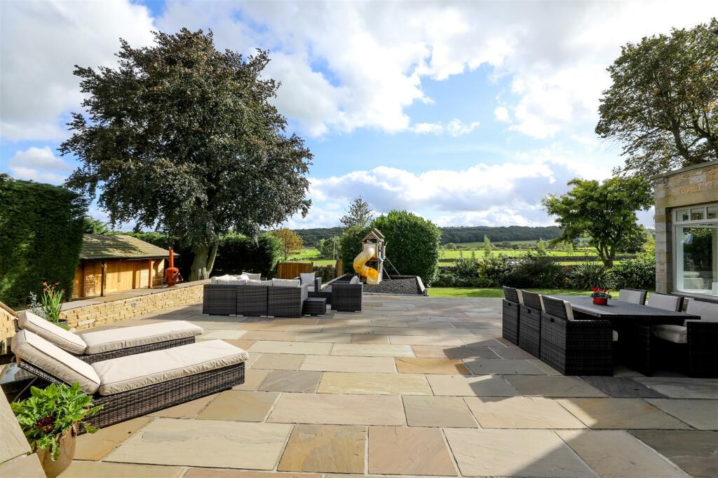 ENTERTAINING PATIO