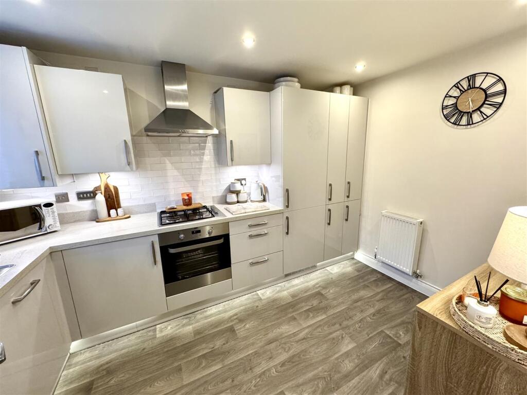 KITCHEN/BREAKFAST ROOM