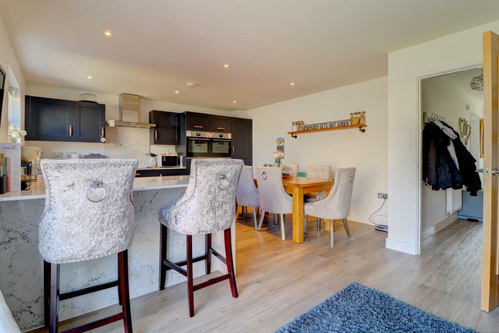 Kitchen Dining room iv.jpg