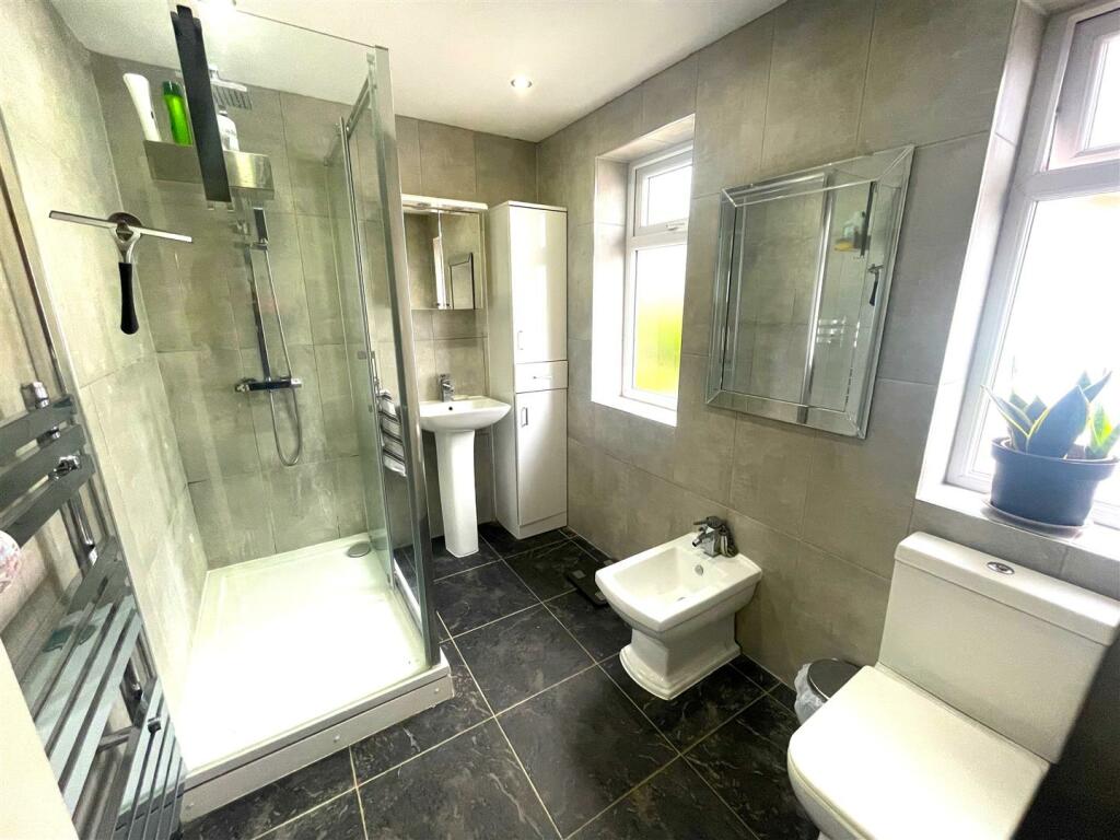 Shower Room.jpg