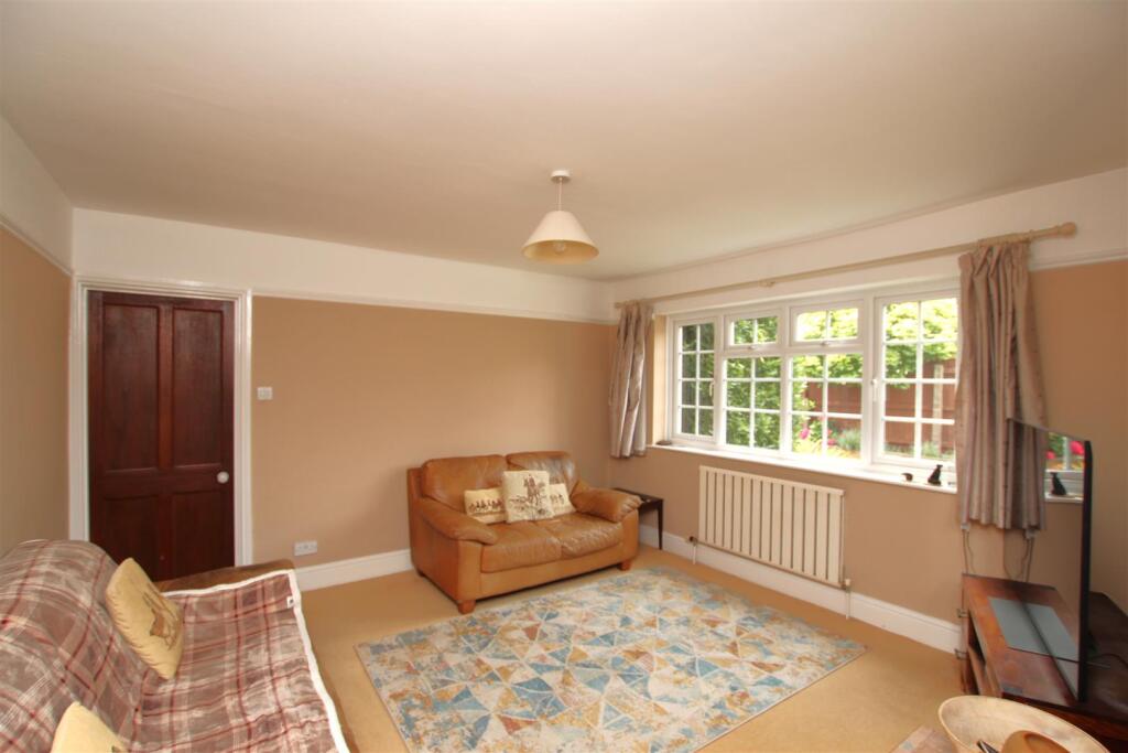Living Room.JPG