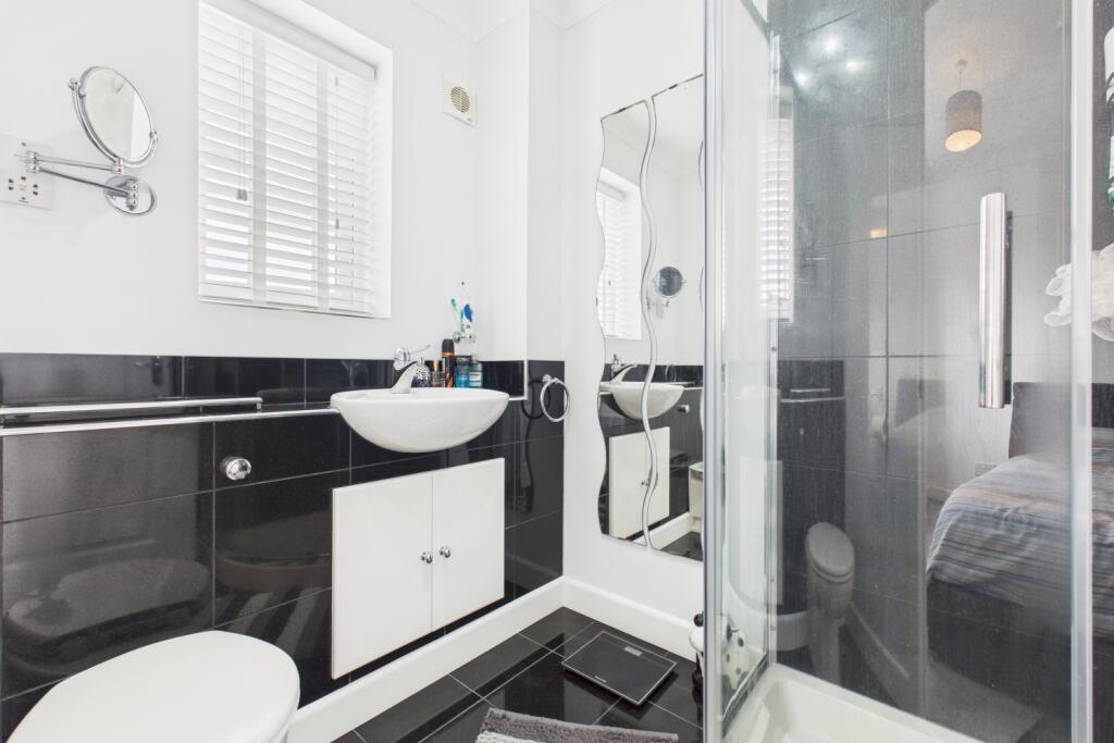 CAM03162G0-PR0302-STILL036