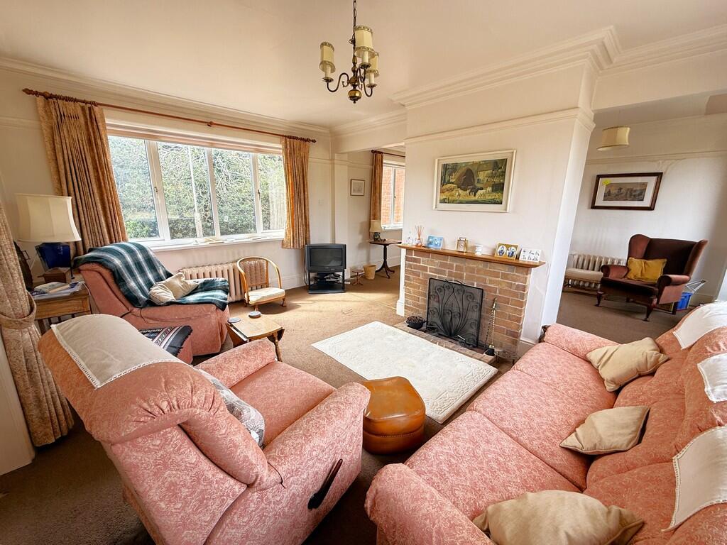 LIVING ROOM 1