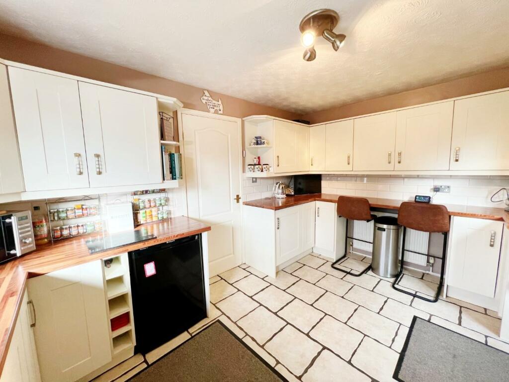 Kitchen pic 4.jpg