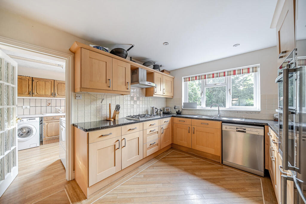 8-68222cd03edce-1...