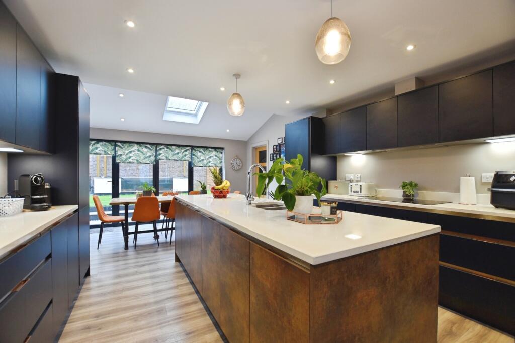 Kitchen Dining Area