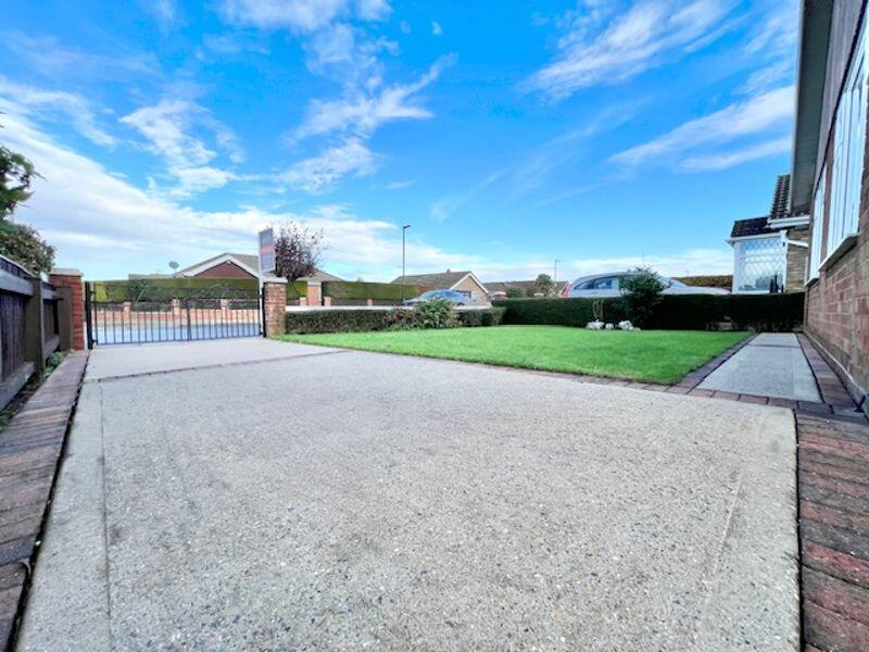 Driveway to front