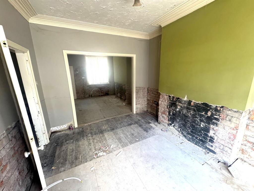 lounge to dining.jpg