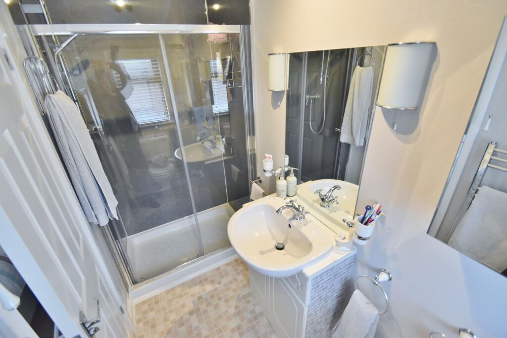 en-suite shower room