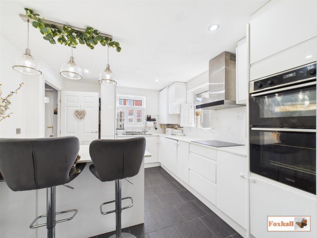 Kitchen / Breakfast Area