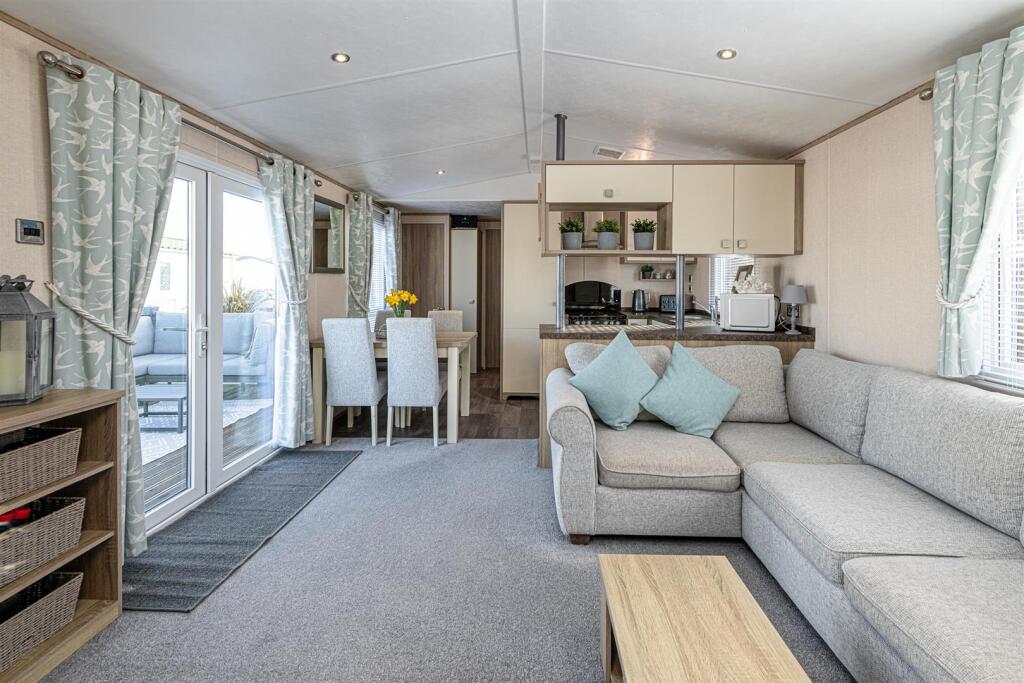 Y4-ABERAFON-PARK-LOUNGE-01.jpg