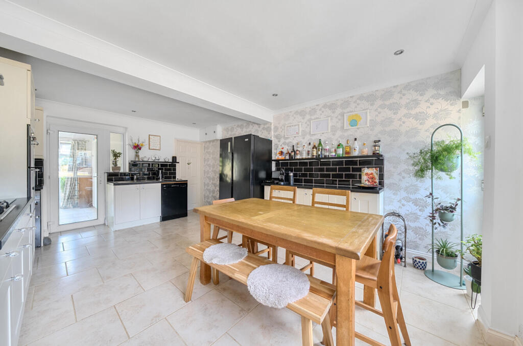 1342740-1-68a6e49...