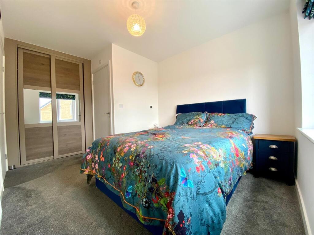 Bed 1.jpg