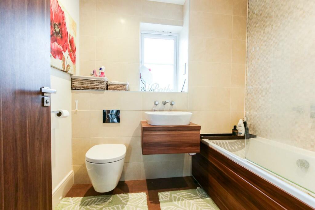 Family bathroom.jpg
