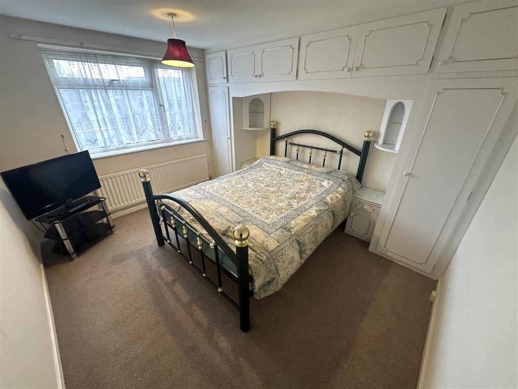 BEDROOM 1.1.jpg