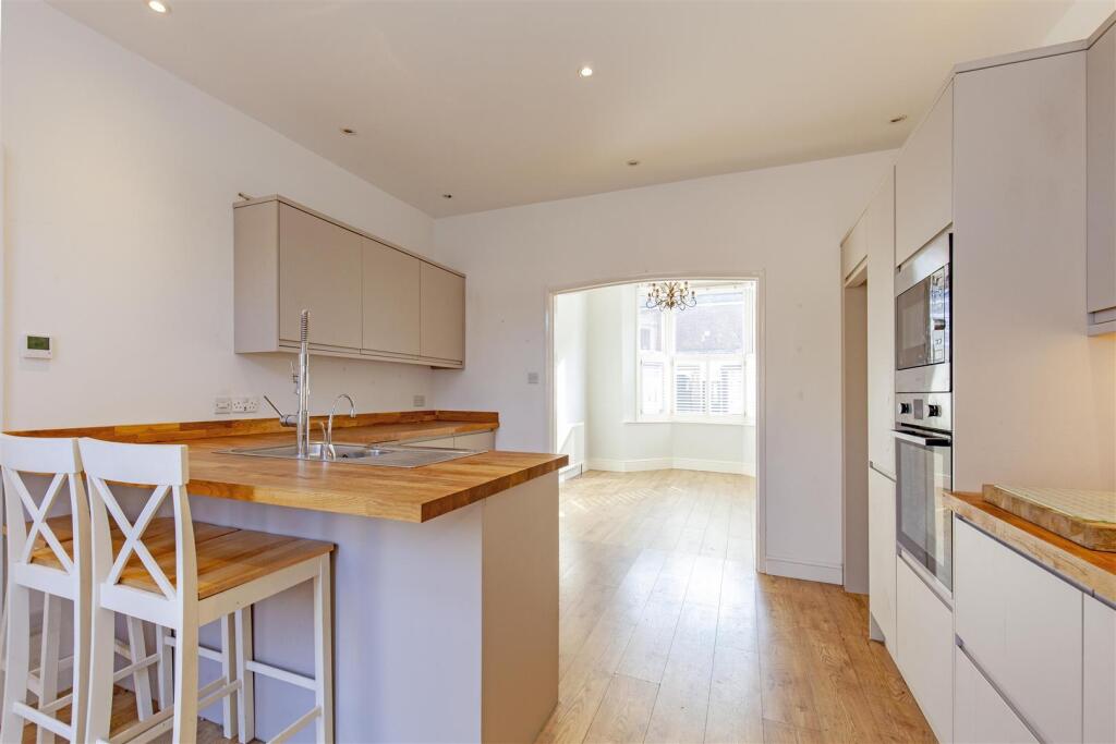 Breakfasting Kitchen