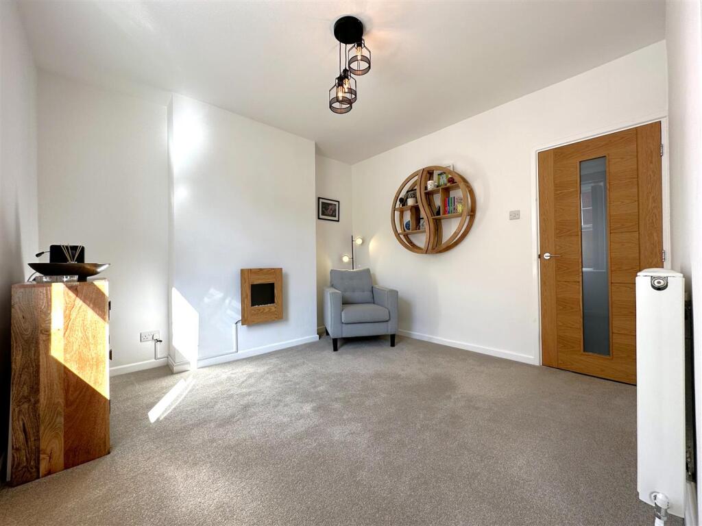 Separate Sitting Room 865