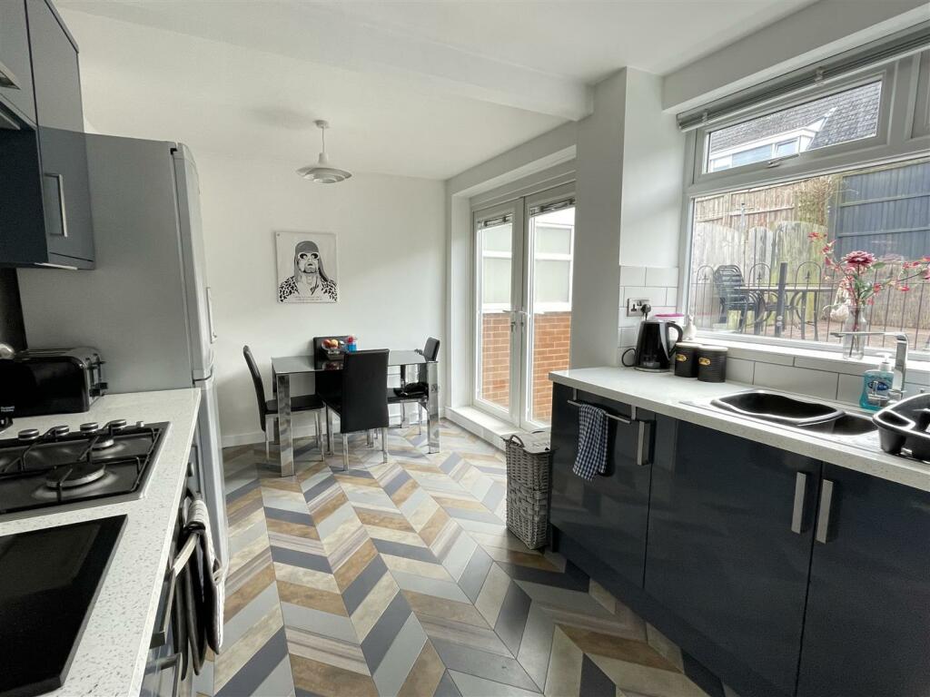 DINING/KITCHEN
