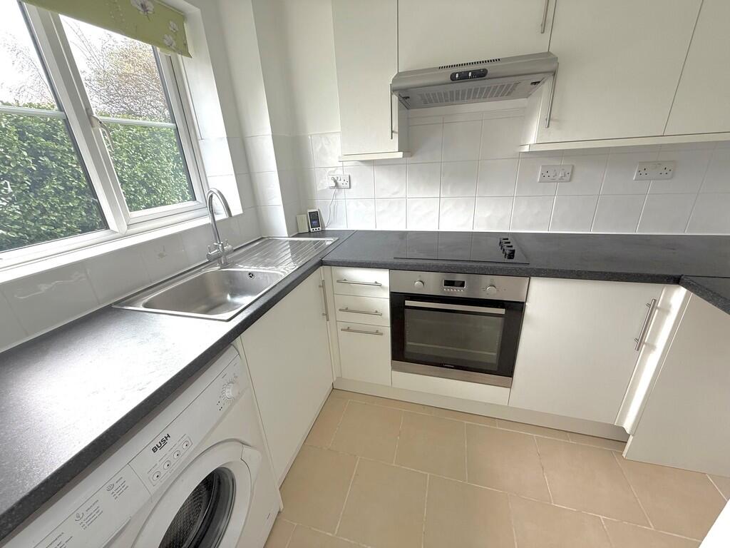 18 Dorking Kitche...