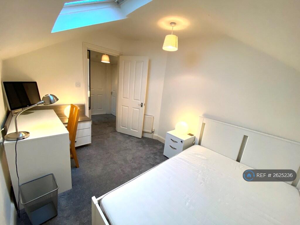 2nd Bedroom/Office With Corner Desk - Double Bed