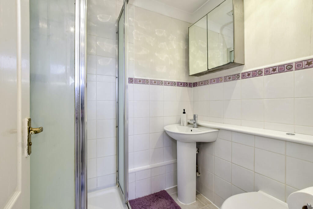 15 Alder Walk 25
