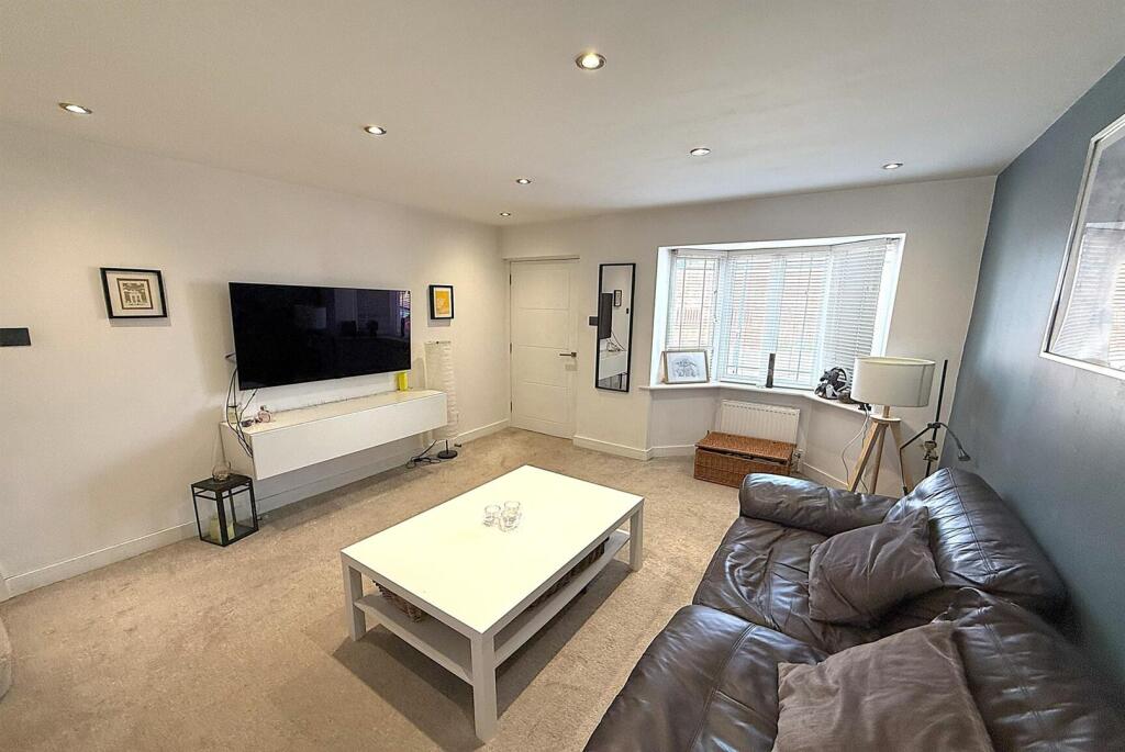 Living room 2.jpg