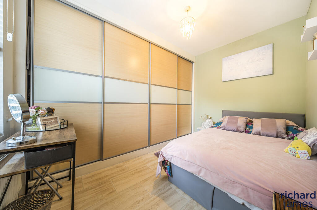 b08ad15d-55dc-40d...