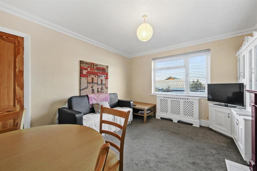 300 Harrow View - nlHS9Ad1Cqmp9JtUd9K1.jpg
