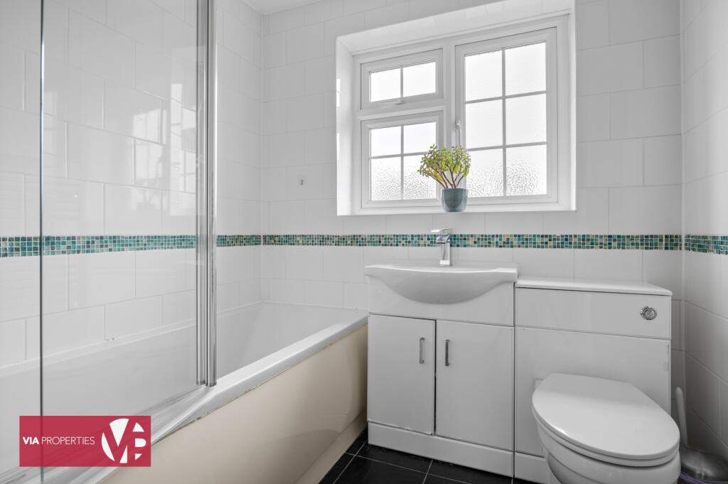 Family bathroom 1st floor