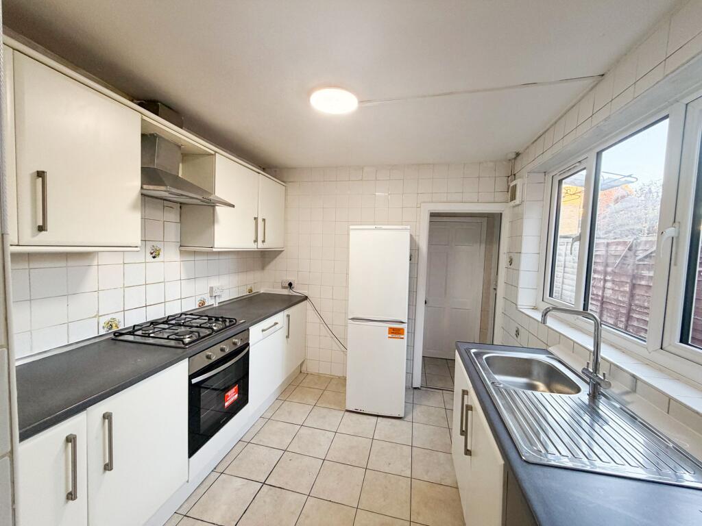Boundary Rd E13
