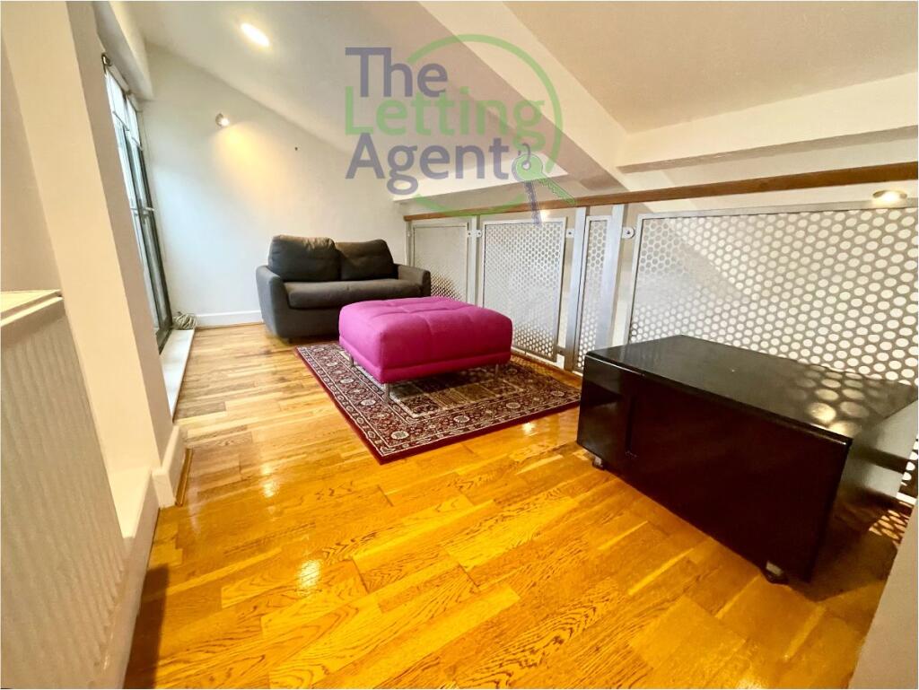 Mezzanine Lounge, Home Office Area